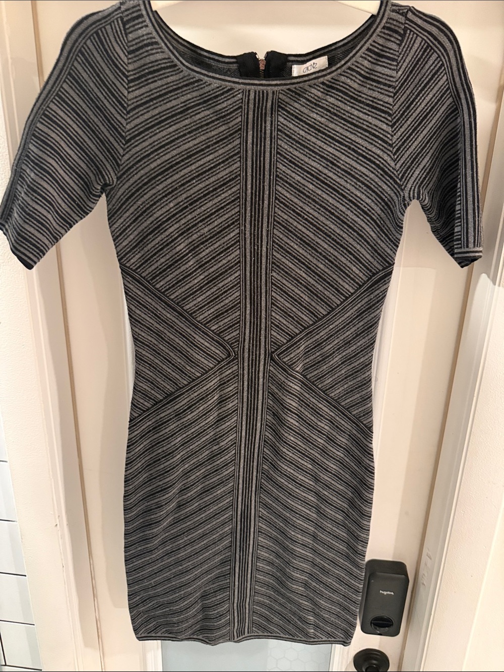 Cache Sheath Dress - Picture 2 of 6